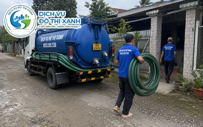 Nhân viên Đô Thị Xanh khảo sát khối lượng và quãng ống trước khi báo giá tại Châu Thành A