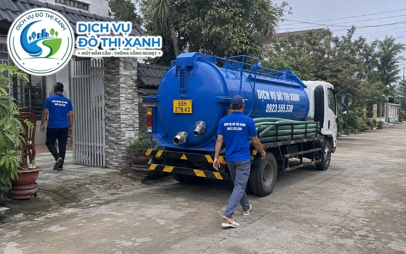 Kỹ thuật viên khảo sát và báo giá hút hầm cầu cho dãy trọ tại Lấp Vò