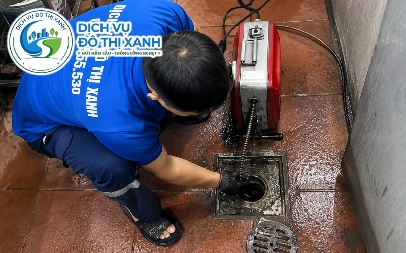 Kỹ thuật viên Đô Thị Xanh báo giá trọn gói trước khi thông cống tại Tân Hồng