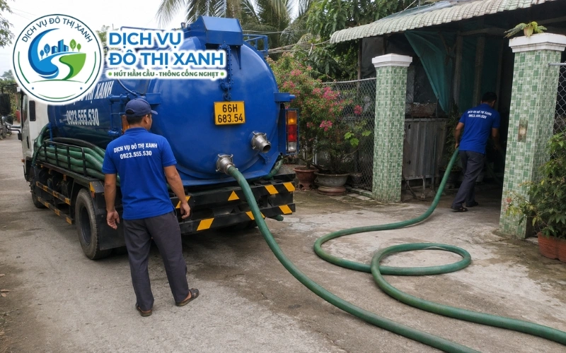 Xe và nhân viên Đô Thị Xanh trực tại cơ sở Châu Thành trên tuyến QL80
