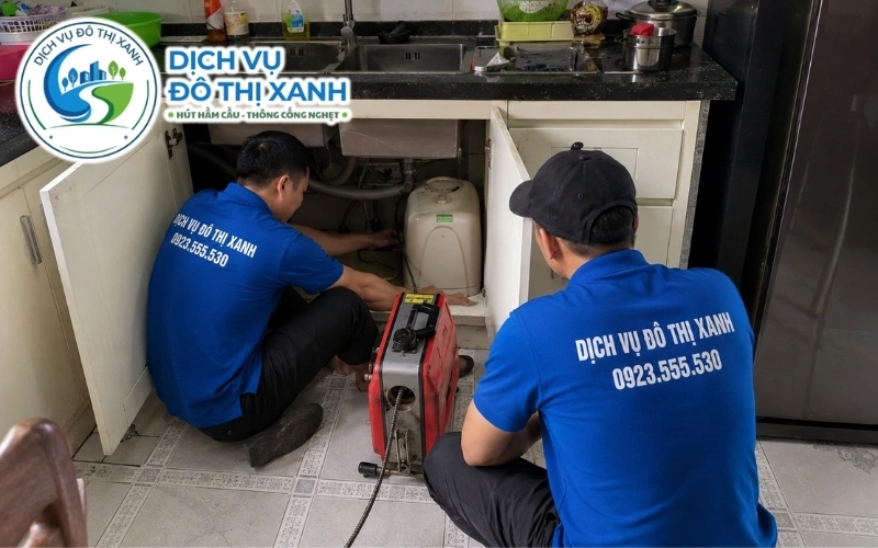 Xe và kỹ thuật viên Đô Thị Xanh phục vụ thông cống tại các xã thuộc Châu Thành A