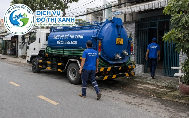 Đội Đô Thị Xanh hút ba hầm cầu trong một chuyến tại Tân Hộ Cơ