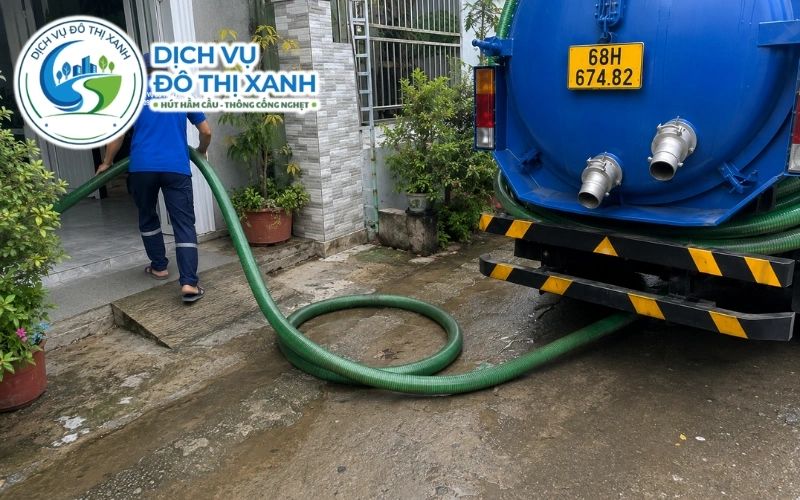 Xe Đô Thị Xanh phục vụ nhiều hộ dân An Minh trong cùng một chuyến hút hầm cầu