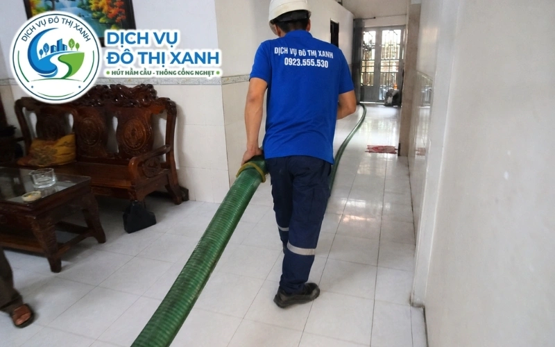 Các hộ dân trong vuông Cái Nước gom chuyến hút hầm cầu để giảm phí đường
