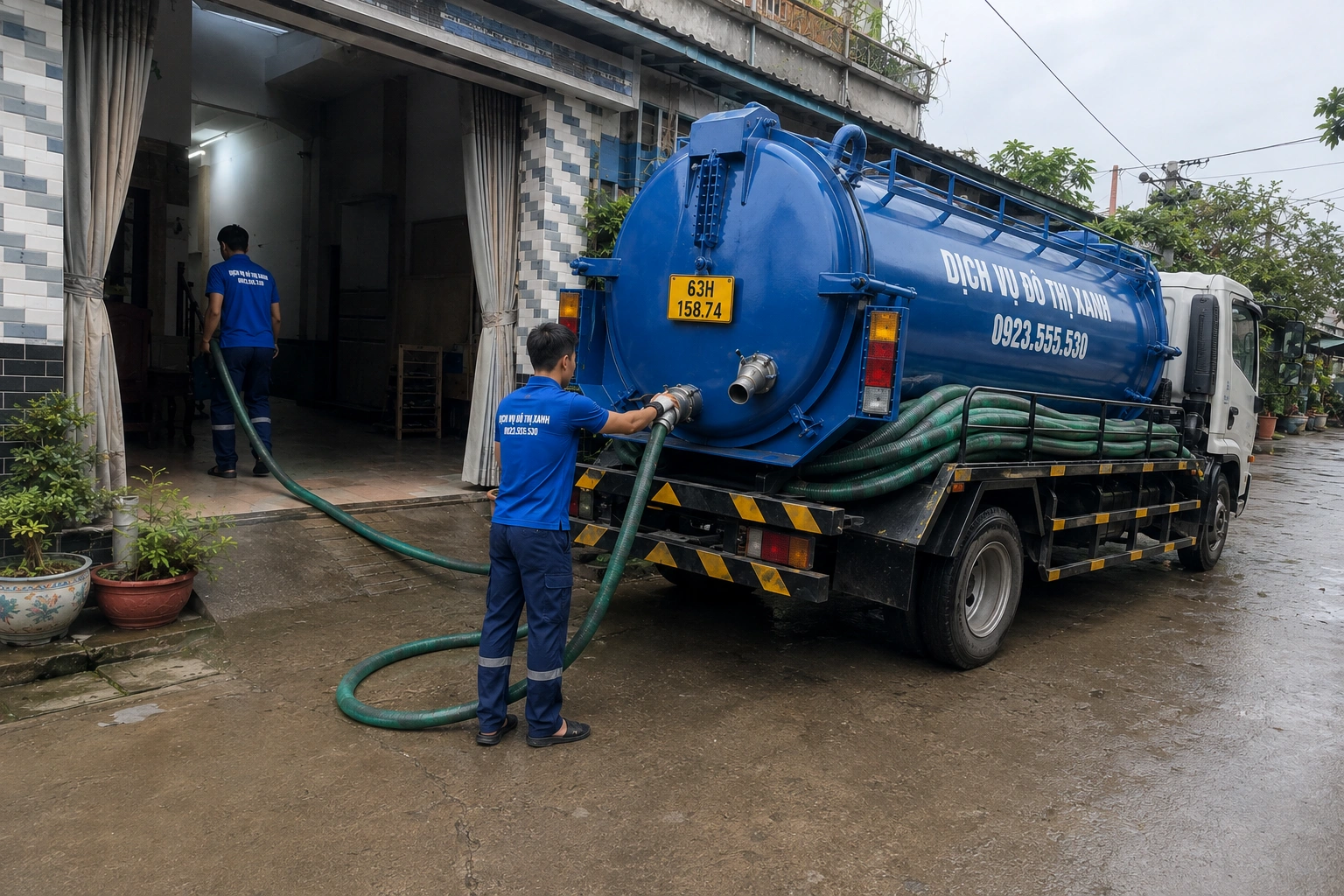 Xe hút hầm cầu gom chuyến qua phà phục vụ Ngũ Hiệp và Tân Phong