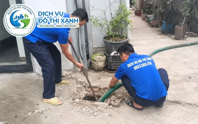 Xe hút hầm cầu Đô Thị Xanh phục vụ định kỳ cho quán xá và nhà trọ khu chợ Năm Căn