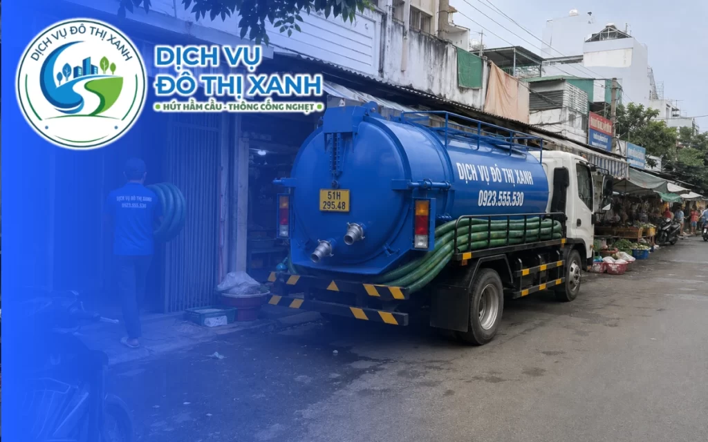 Hút hầm cầu Gò Vấp, hẻm cua nhiều khúc vẫn kéo ống tới 10 Hút hầm cầu Gò Vấp, thợ Đô Thị Xanh có thể tới từ 25 phút