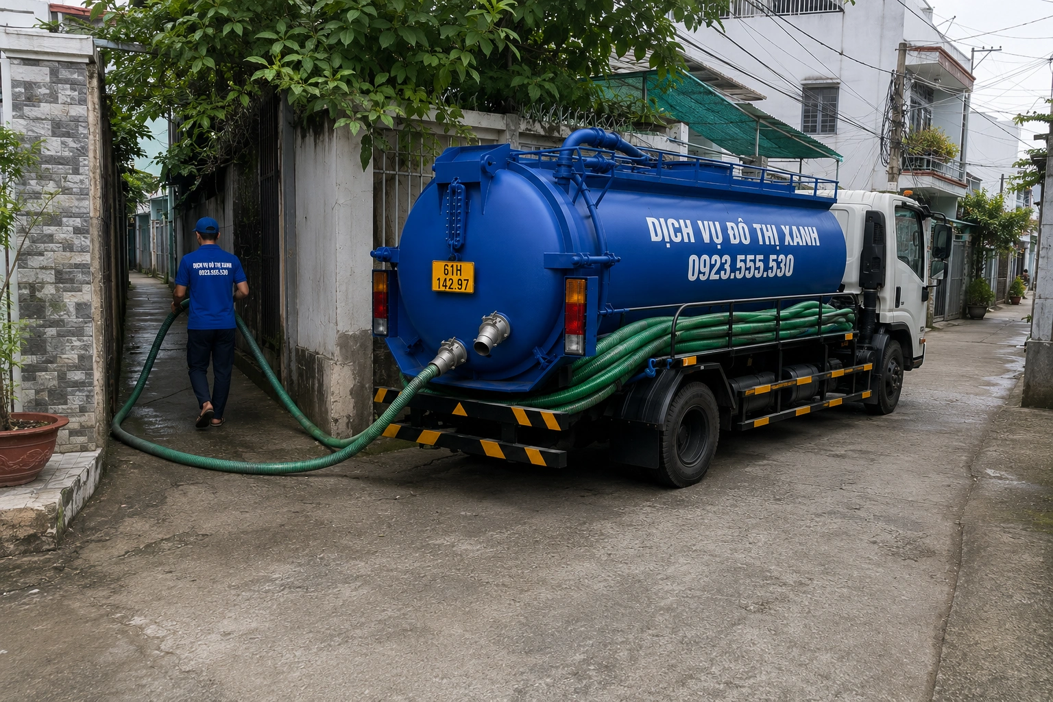 Đội thợ Đô Thị Xanh kiểm tra hầm cầu nhà xưởng có bếp ăn ca tại Tân Uyên