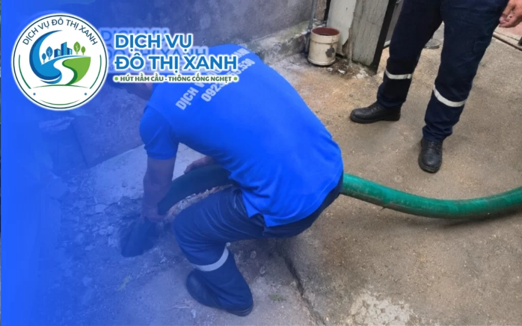 Hút hầm cầu Quận 8 khu vực ven kênh, Đô Thị Xanh phục vụ 24/7