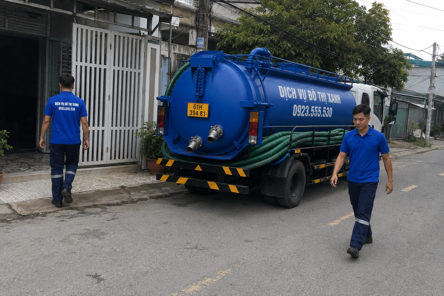 Kỹ thuật viên Đô Thị Xanh kiểm tra hầm chung tại chung cư nhỏ và căn hộ dịch vụ Thủ Dầu Một
