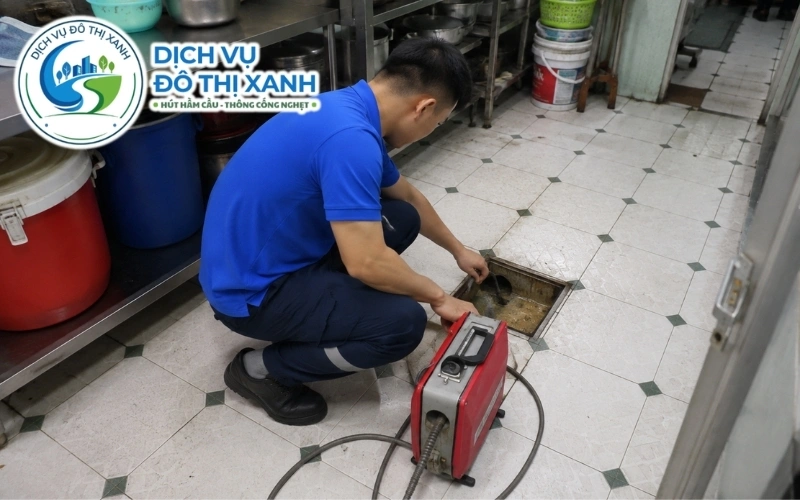 Xe chuyên dụng Đô Thị Xanh phục vụ thông cống tại năm xã mới của Bến Lức