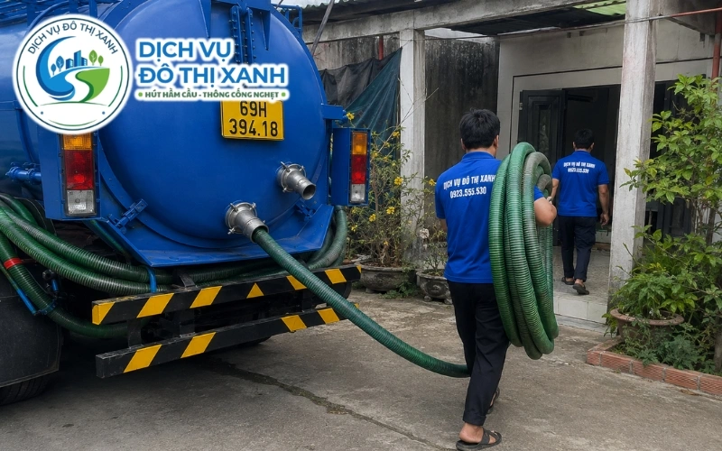Nhà ven kênh Đầm Dơi khó tiếp cận bằng xe bồn nên cần phương án hút hầm phù hợp