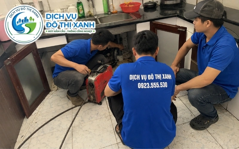 Đội Đô Thị Xanh phục vụ thông cống tại bốn phường mới quanh Gò Công
