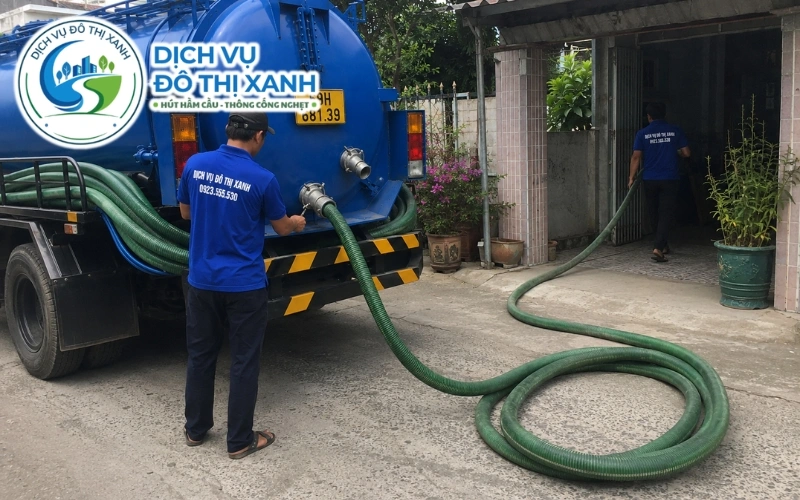 Ghe và xe bồn kín vận chuyển chất thải hầm cầu tại Đầm Dơi đúng quy trình