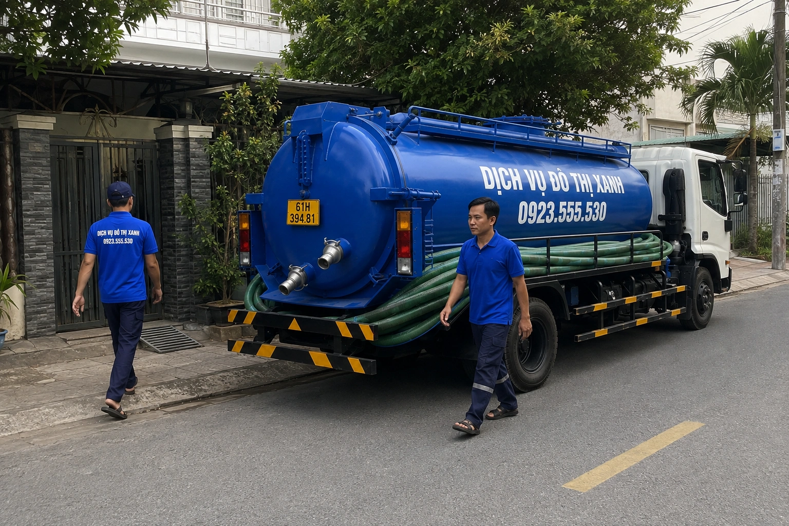 Hút hầm cầu Dĩ An, Đô Thị Xanh trực 24/7, chốt giá trước 6 Đội kỹ thuật Đô Thị Xanh thực hiện quy trình hút hầm cầu tại nhà dân Dĩ An