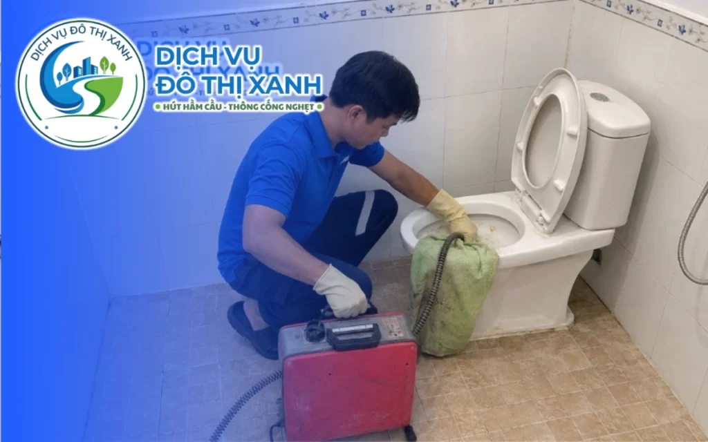 Thông bồn cầu Chợ Gạo, Đô Thị Xanh kiểm tra kỹ két nước trước khi xử lý