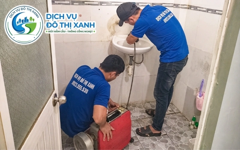 Xe và nhân viên Đô Thị Xanh phục vụ thông cống tại bốn xã khu vực Châu Thành