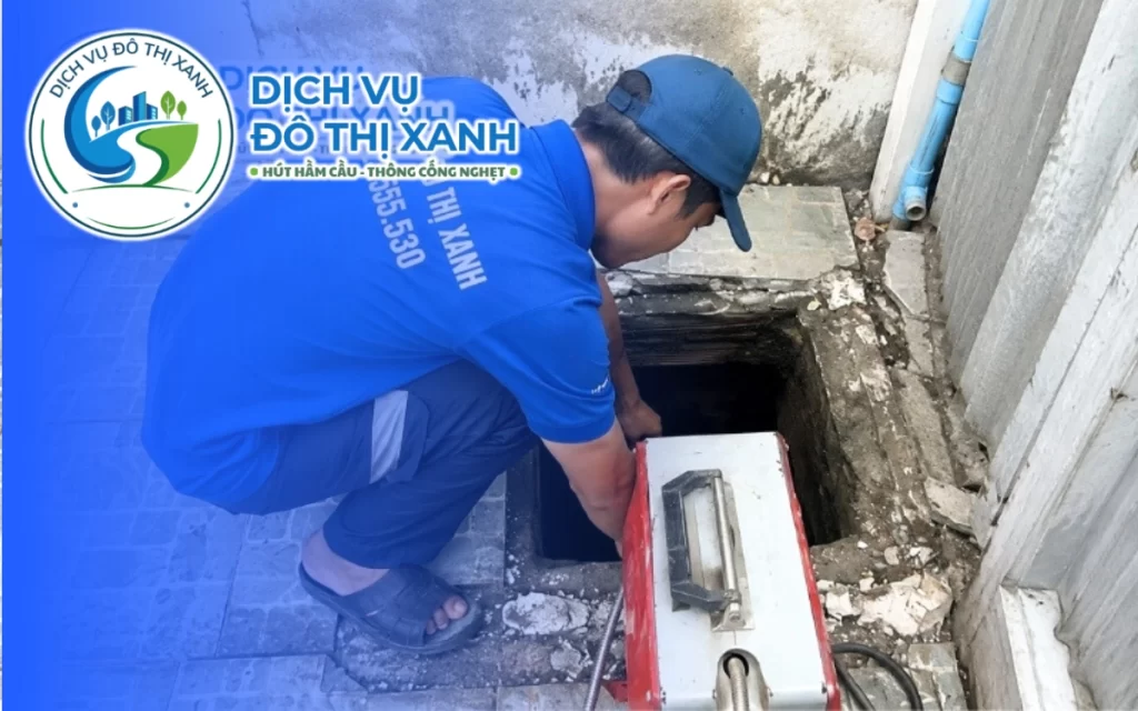 Thông cống nghẹt Phú Tân, Đô Thị Xanh cắt rễ cây trong đường ống sau 45 phút