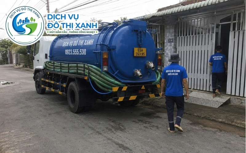 Hộ gia đình tại U Minh tự kiểm tra tình trạng hầm cầu theo ba bước đơn giản