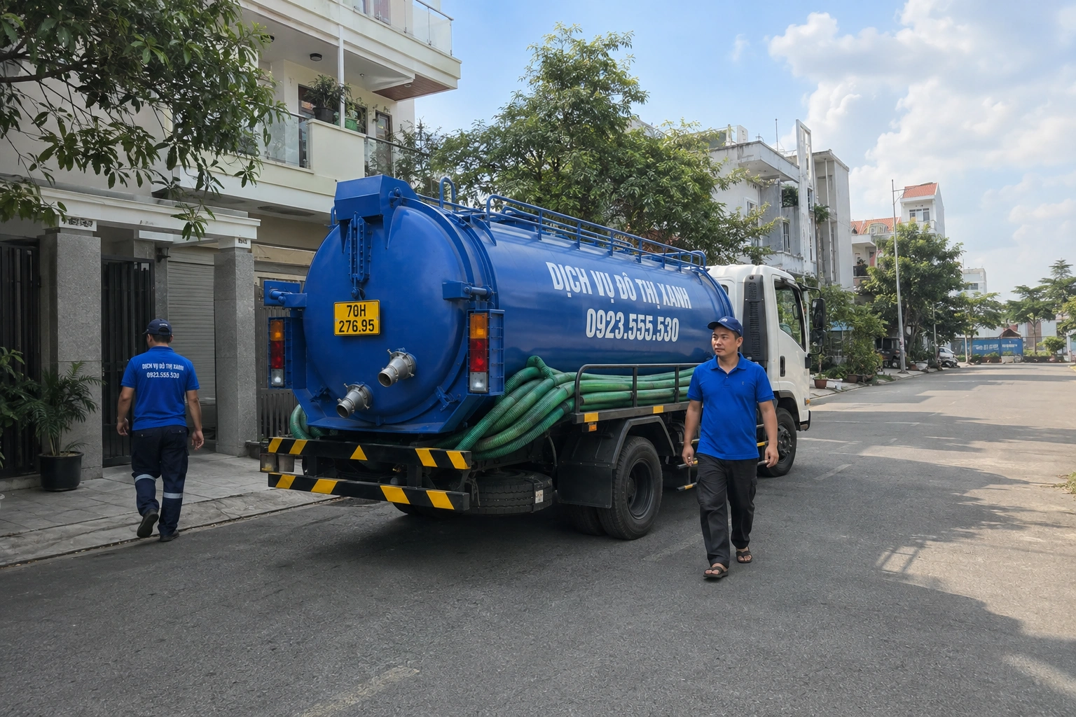 Xe bồn Đô Thị Xanh vận chuyển bùn hầm cầu Dương Minh Châu về điểm xử lý
