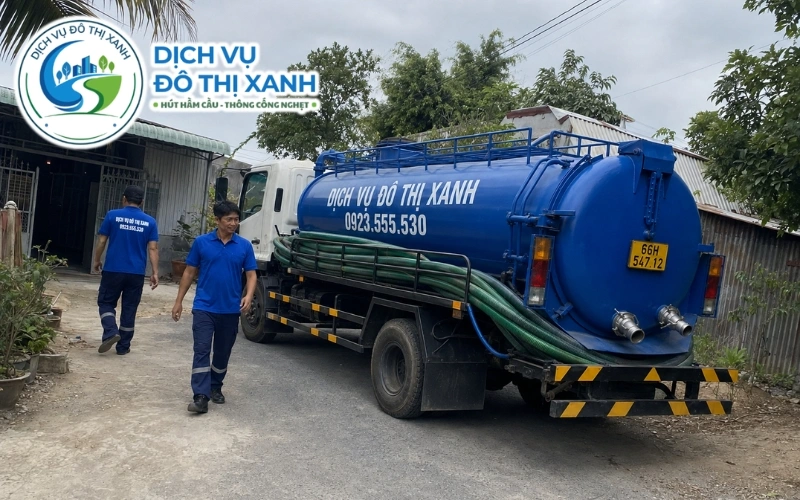 Xe bồn Đô Thị Xanh vận chuyển chất thải đúng tuyến xử lý tại vùng Tràm Chim