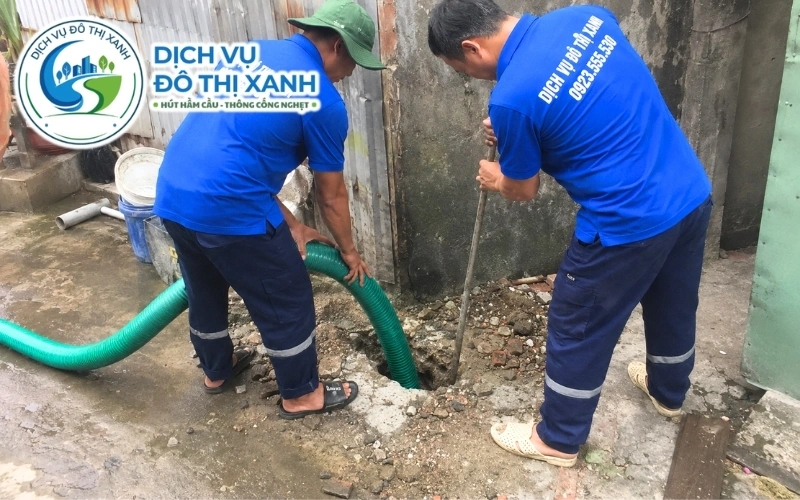 Xe bồn Đô Thị Xanh vận chuyển chất thải hầm cầu Hà Tiên về điểm tiếp nhận xử lý