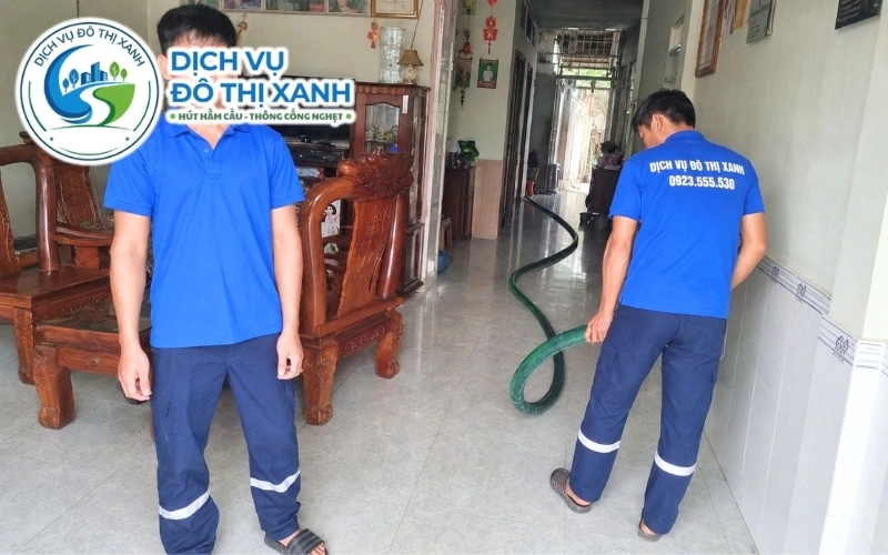 Xe bồn Đô Thị Xanh vận chuyển chất thải đúng tuyến tại Mộc Hóa