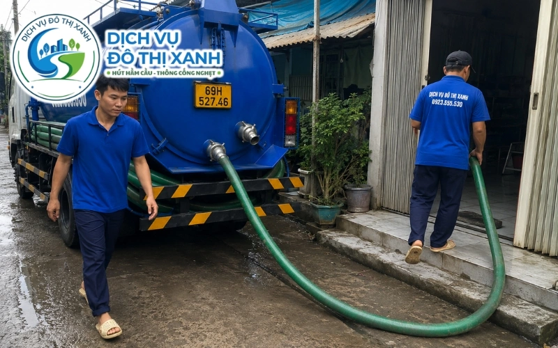 Xe bồn Đô Thị Xanh kéo ống vào tận nhà trong vuông tôm Cái Nước