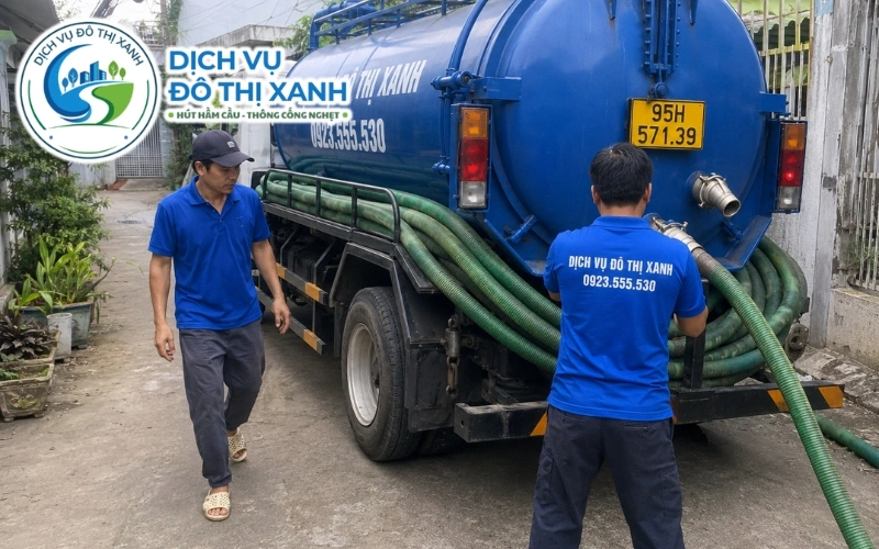 Xe bồn Đô Thị Xanh phục vụ hút hầm cầu tại khu vực xa trung tâm Long Mỹ
