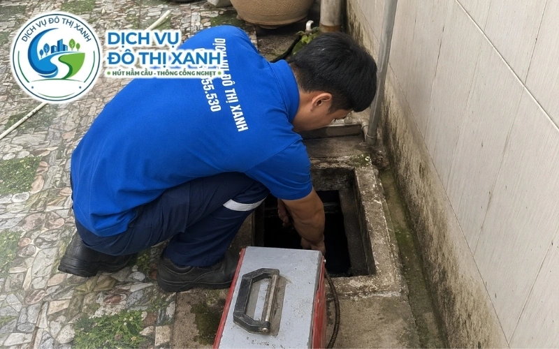 Nhân viên Đô Thị Xanh chọn thiết bị phù hợp với nguyên nhân gây tắc cống tại Châu Thành