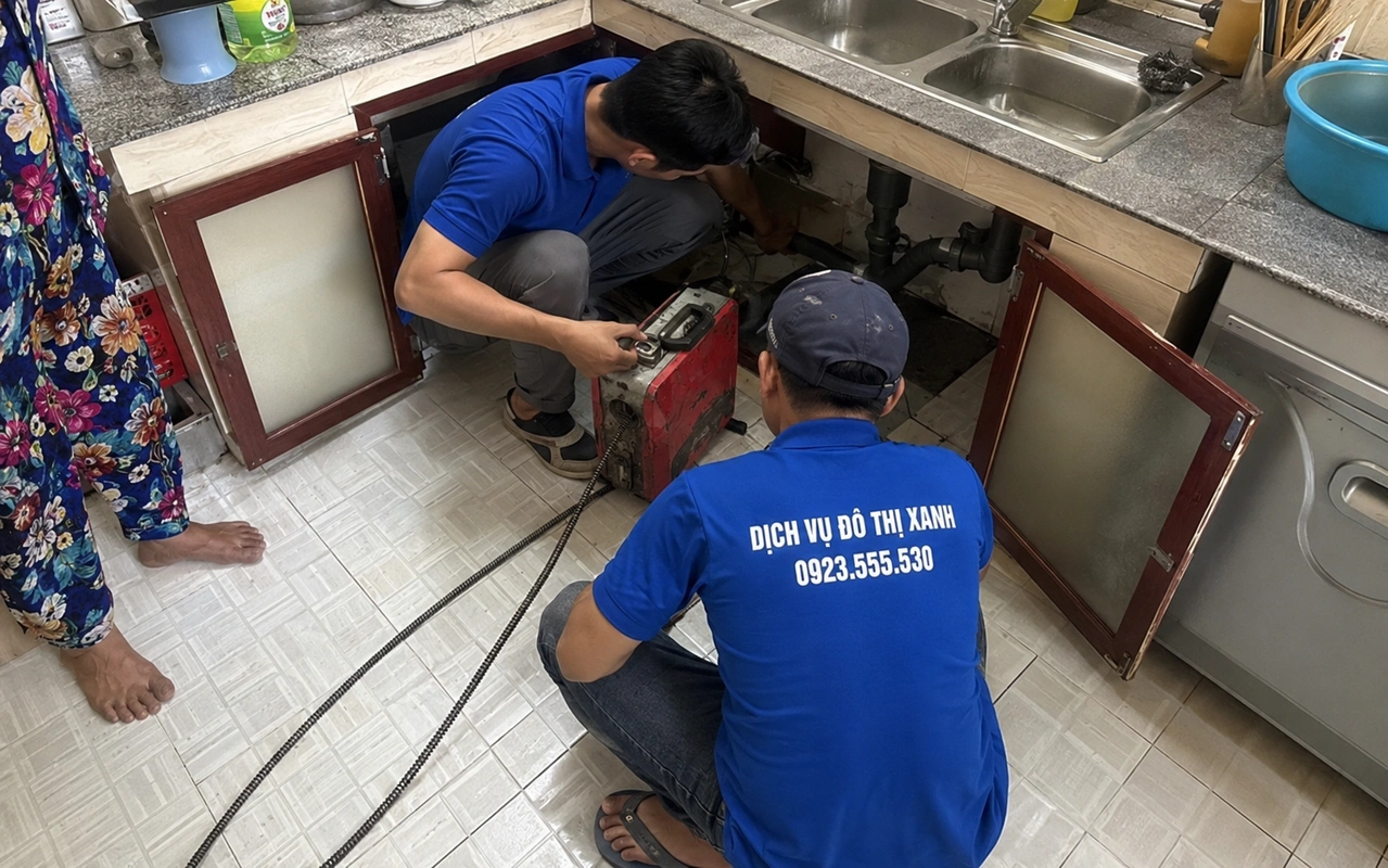 Kiểm tra đường ống thoát nước trước khi thông cống